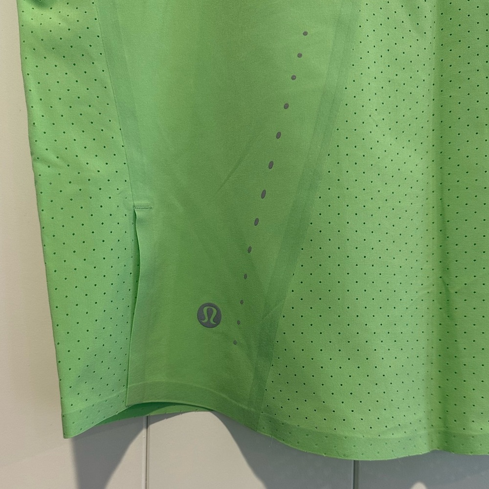Lululemon Stretch Tank Run Length in Green Glow Sz 4 - Picture 4 of 4